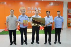 市文明辦、市市場監(jiān)管局聯(lián)合為我公司文明誠信經(jīng)營授牌